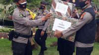 Kapolda Bagikan APD, Bekal Kesehatan dan Beras Bansos