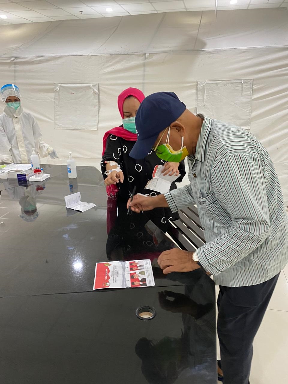 KONDISI BERANGSUR PULIH- Meski Terpapar Covid-19 Faridawaty Tetap Gunakan Hak Pilih