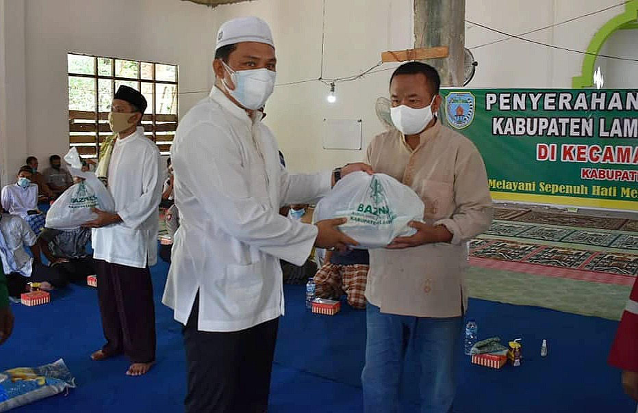 Bupati Lamandau Salurkan Bantuan Covid-19 dari Baznas