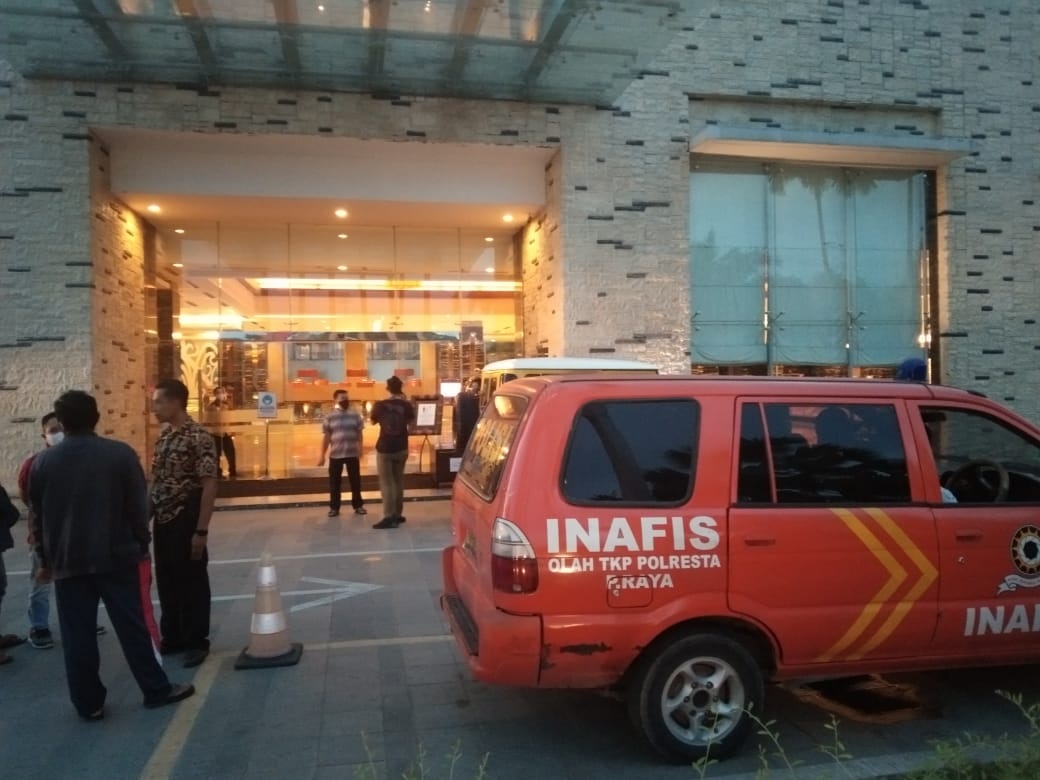 Jatuh Saat Perbaiki Plafon, Pekerja Luar di Swisbell Hotel Tewas 