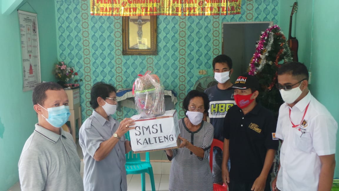 SMSI Kalteng Bagi-bagi Paket Natal