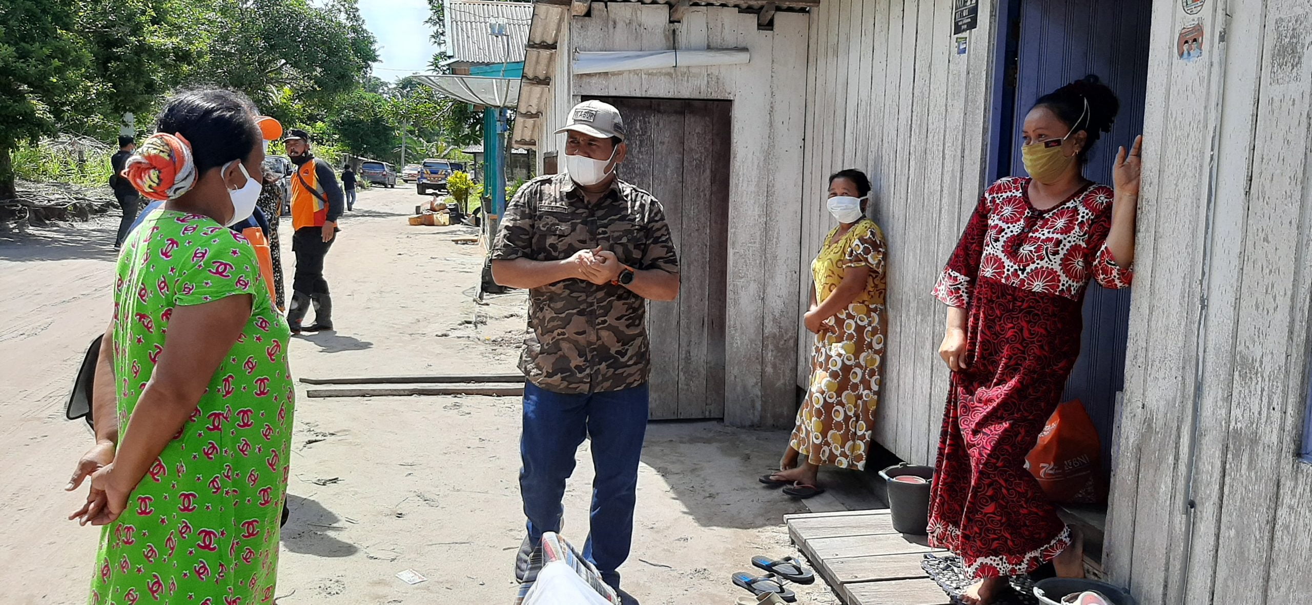 ABRASI PANTAI DESA KERAYA - Isak Tangis Warga Warnai Kunjungan Wabup