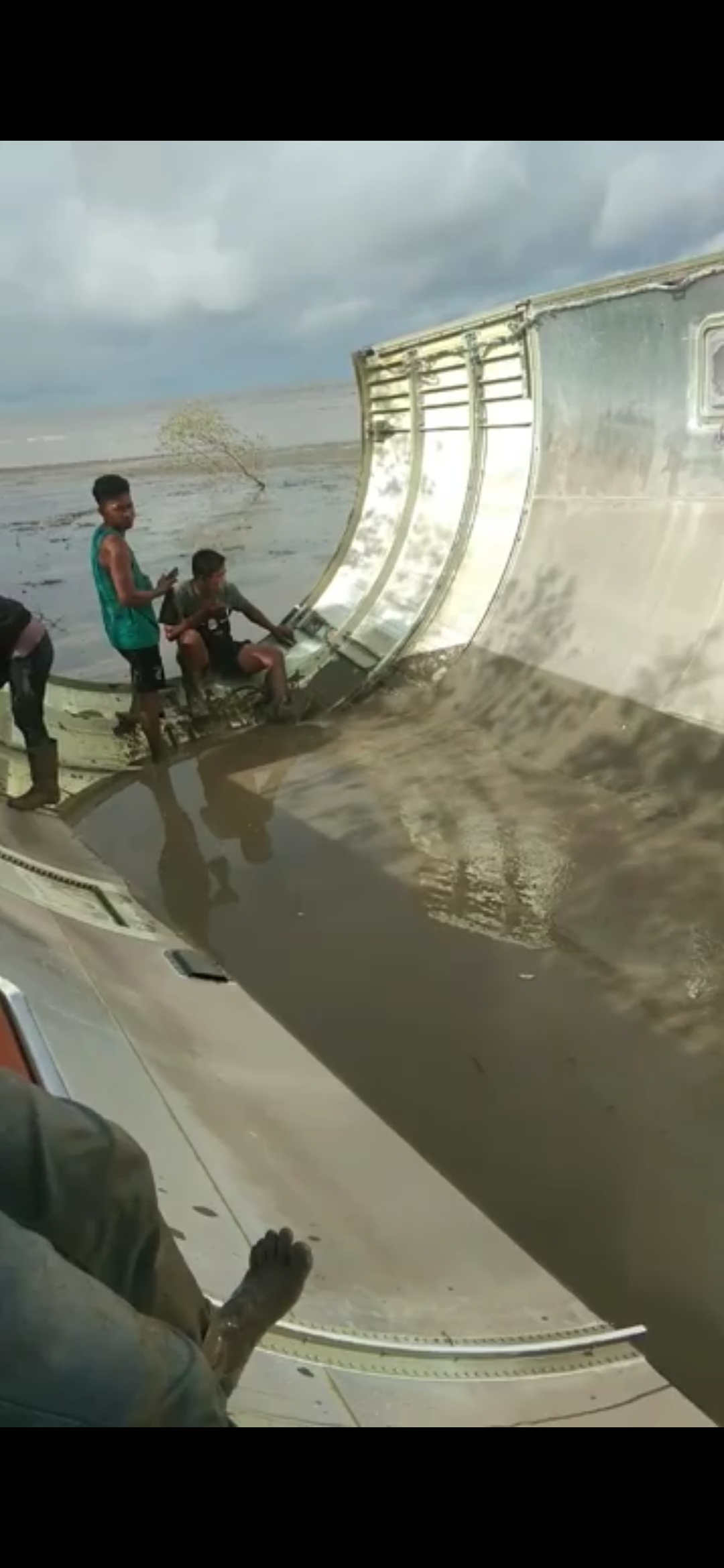 Heboh, Penemuan Badan Pesawat di Kumai