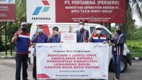 Pertamina Serahkan Bantuan Satu Unit Ambulan dan Empat Unit Mobil Jenazah