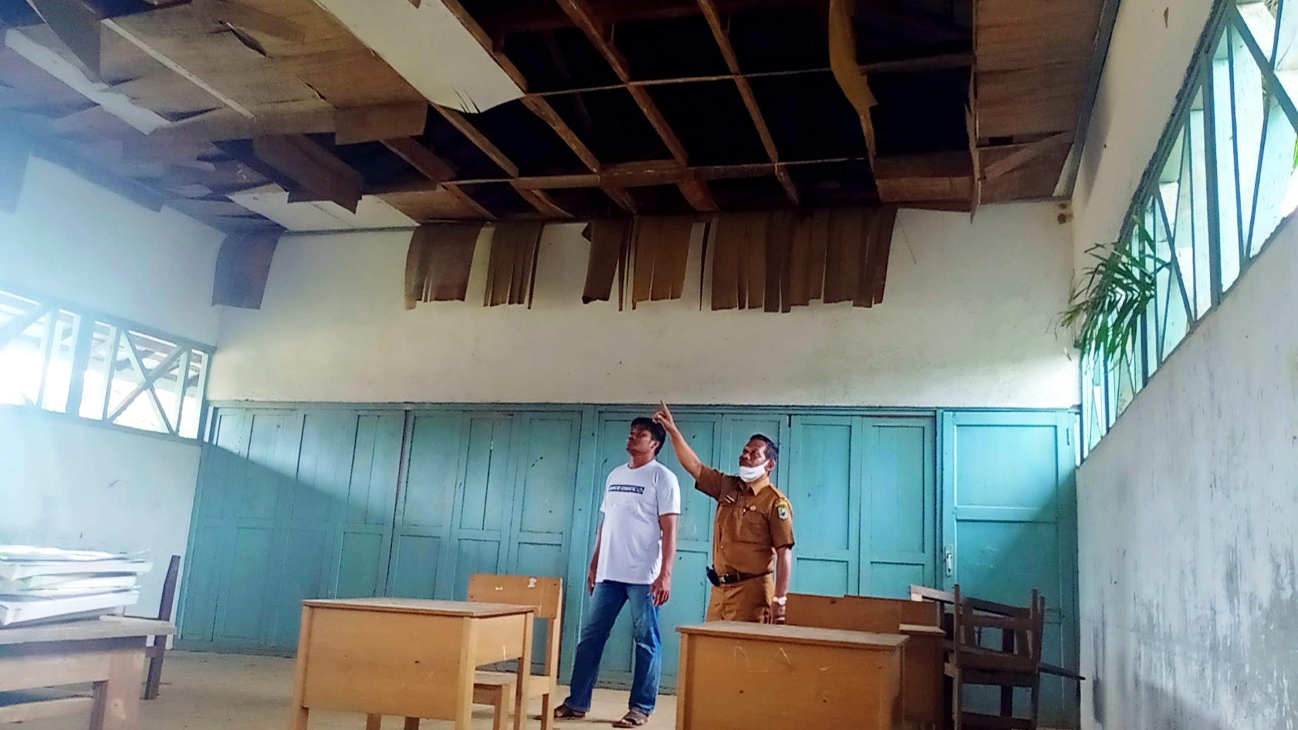 Plafon Sekolah di Kapuas Rusak Parah