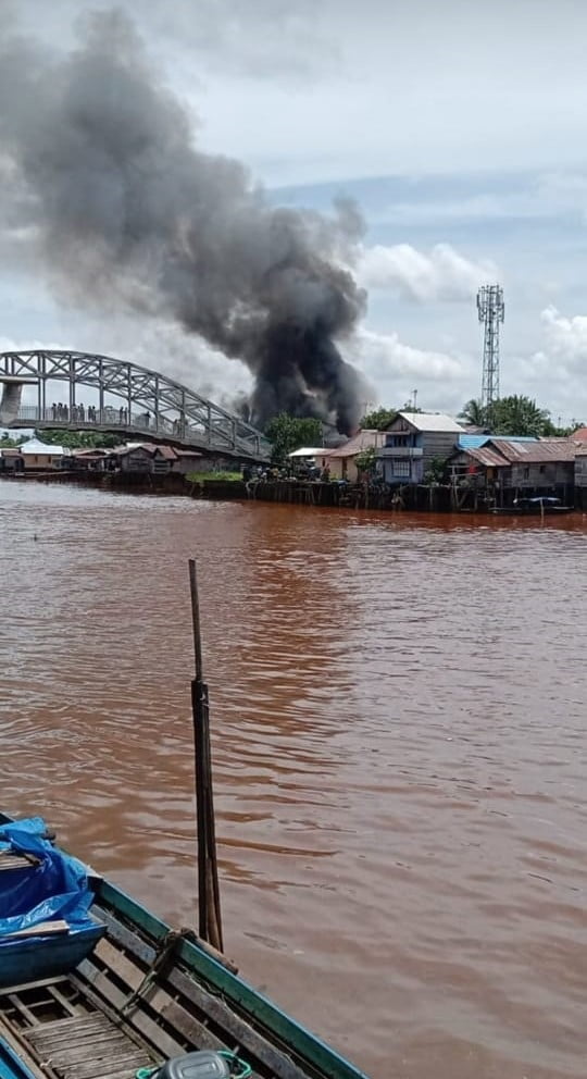 Rumah dan 4 Unit Mobil Hangus Terbakar