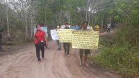 RESAH ATAS MAFIA TANAH- Warga Hiu Putih dan Banteng Gelar Orasi