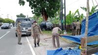 Satpol PP Tertibkan Pedagang Pinggir Jalan Kota