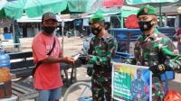 ANTISIPASI PENYEBARAN COVID-19 – Kodim 1016 Palangka Raya Bagikan Hand Sanitizer Gratis