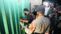 TAK BAYAR DENDA PROKES- Karaoke Plat D Disegel Satgas Covid-19