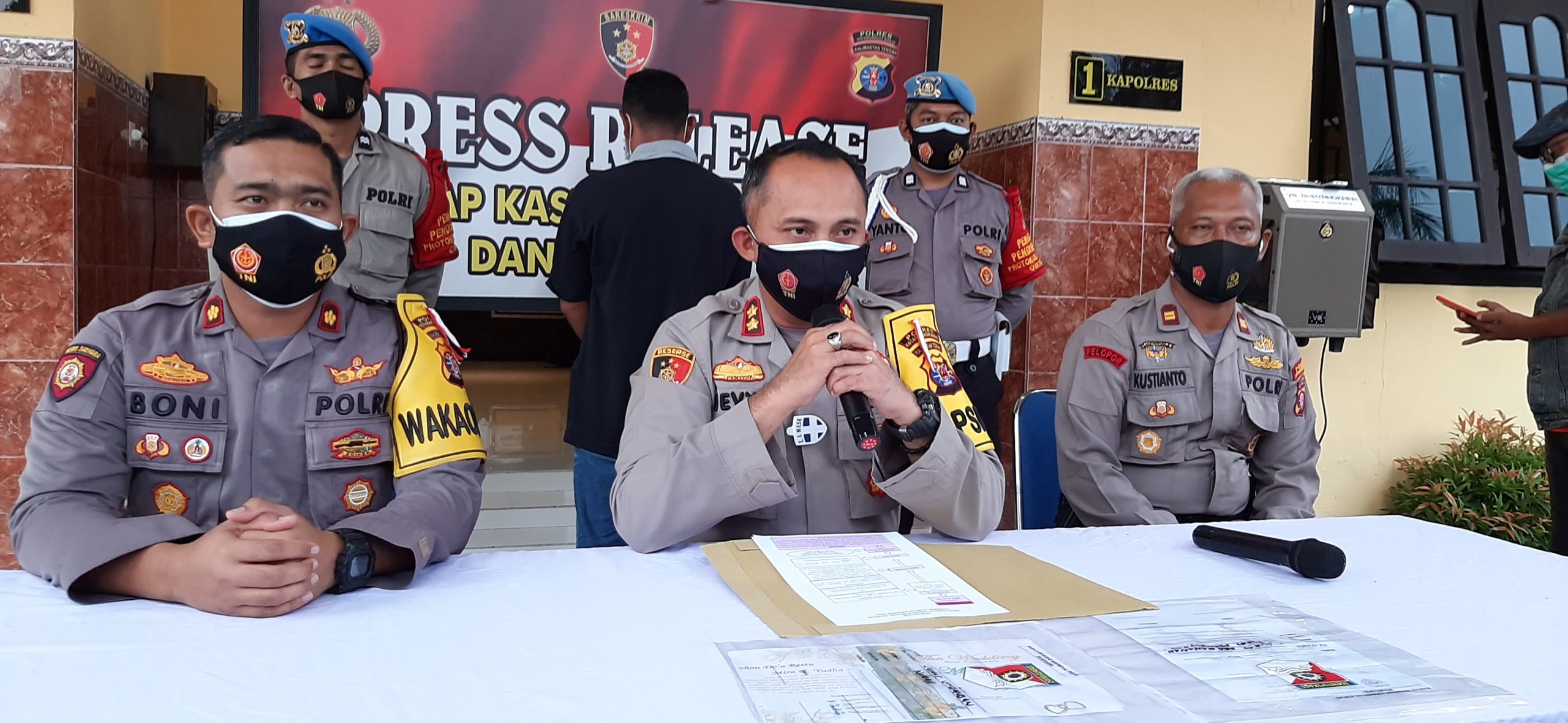 LANGGAR PROKES-Dangdutan Tanpa Izin, Warga Kobar Ditangkap