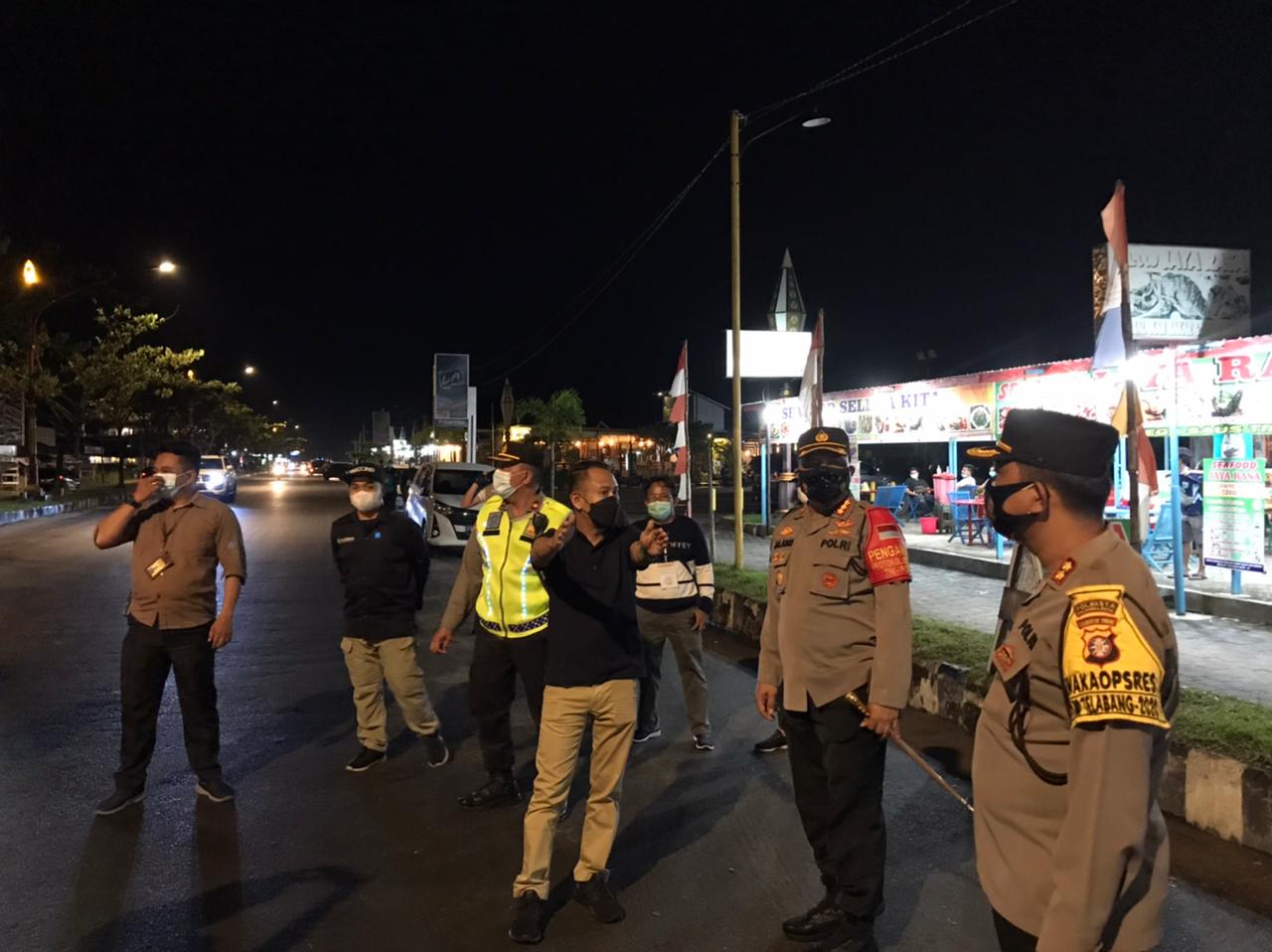 Langgar PPKM, Kafe dan Rumah Makan Ditutup