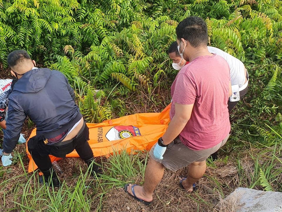 Karyawan Jasa Pengiriman Tewas di Pinggir Jalan