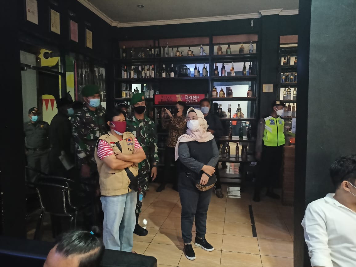 Masih Ada Café Ngeyel Jam Tutup