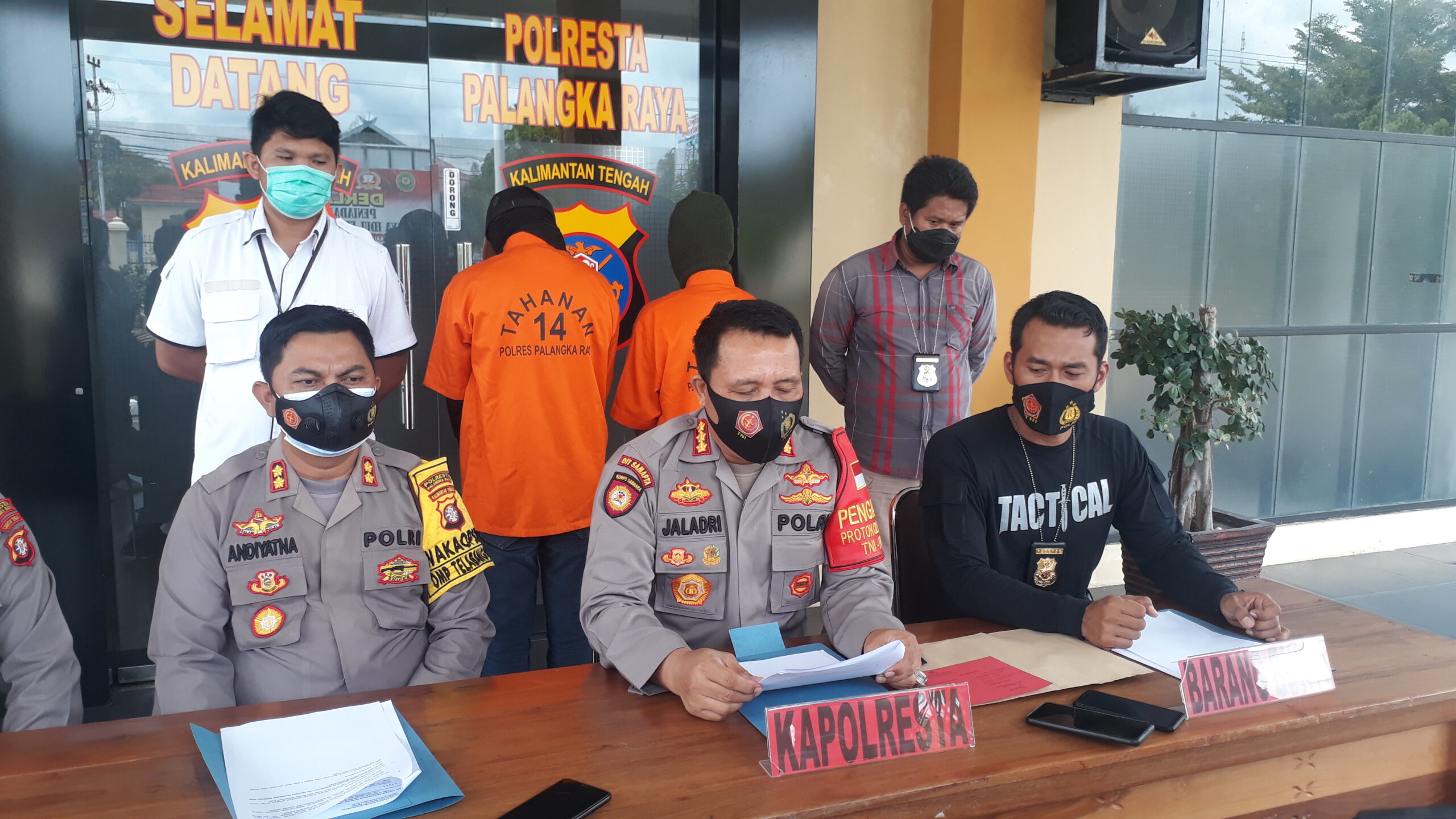 Dua Badut Setubuhi Gadis di Bawah Umur