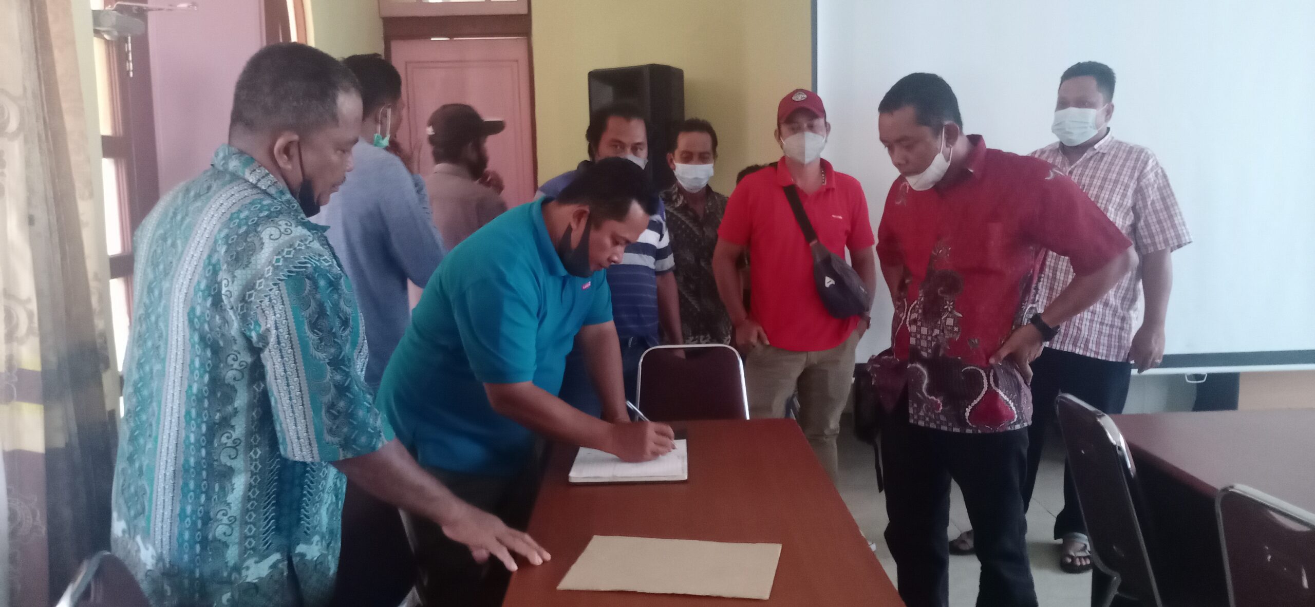 TIDAK MENGUNTUNGKAN - 10 Kelompok Tani Kecewa Koperasi CPL