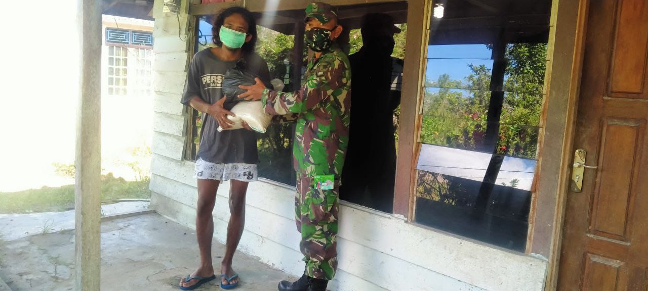 Sembako Zidam untuk masyarakat Tanjung Sari