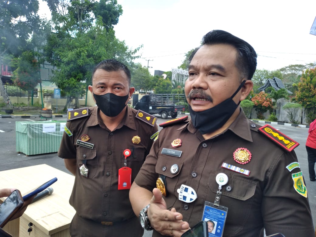 Hindari Penyalahgunaan, Kejari Palangka Raya Musnahkan Ribuan Barang Bukti