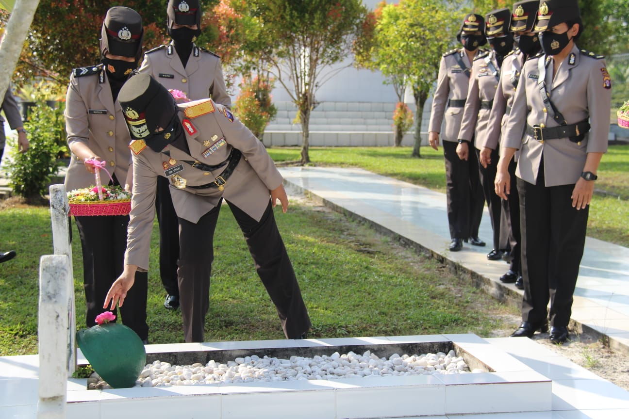 Polwan Kalteng Ziarah ke TMP Sanaman Lampang