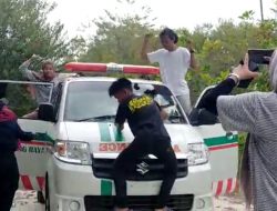 Oknum Mahasiswa KKN Berjoget Ria di Atas Ambulance