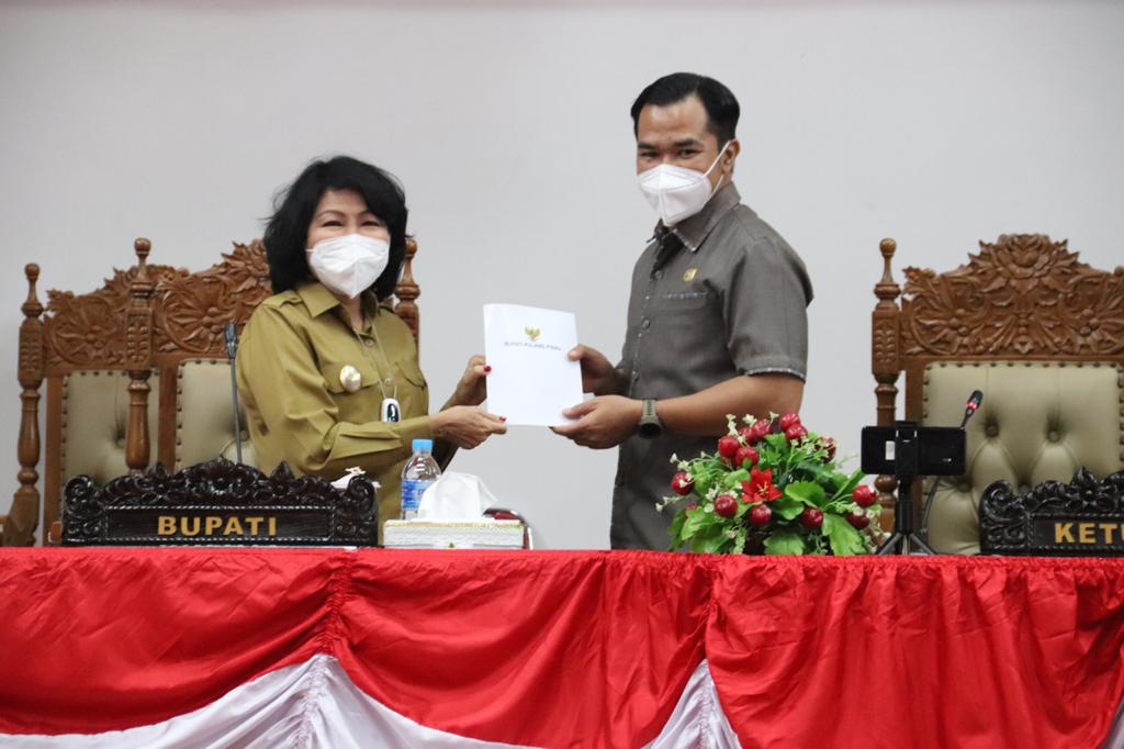 Taty Narang Sampaikan KUPA PPAS Perubahan APBD 2021 dan Raperda Tentang Kepemudaan