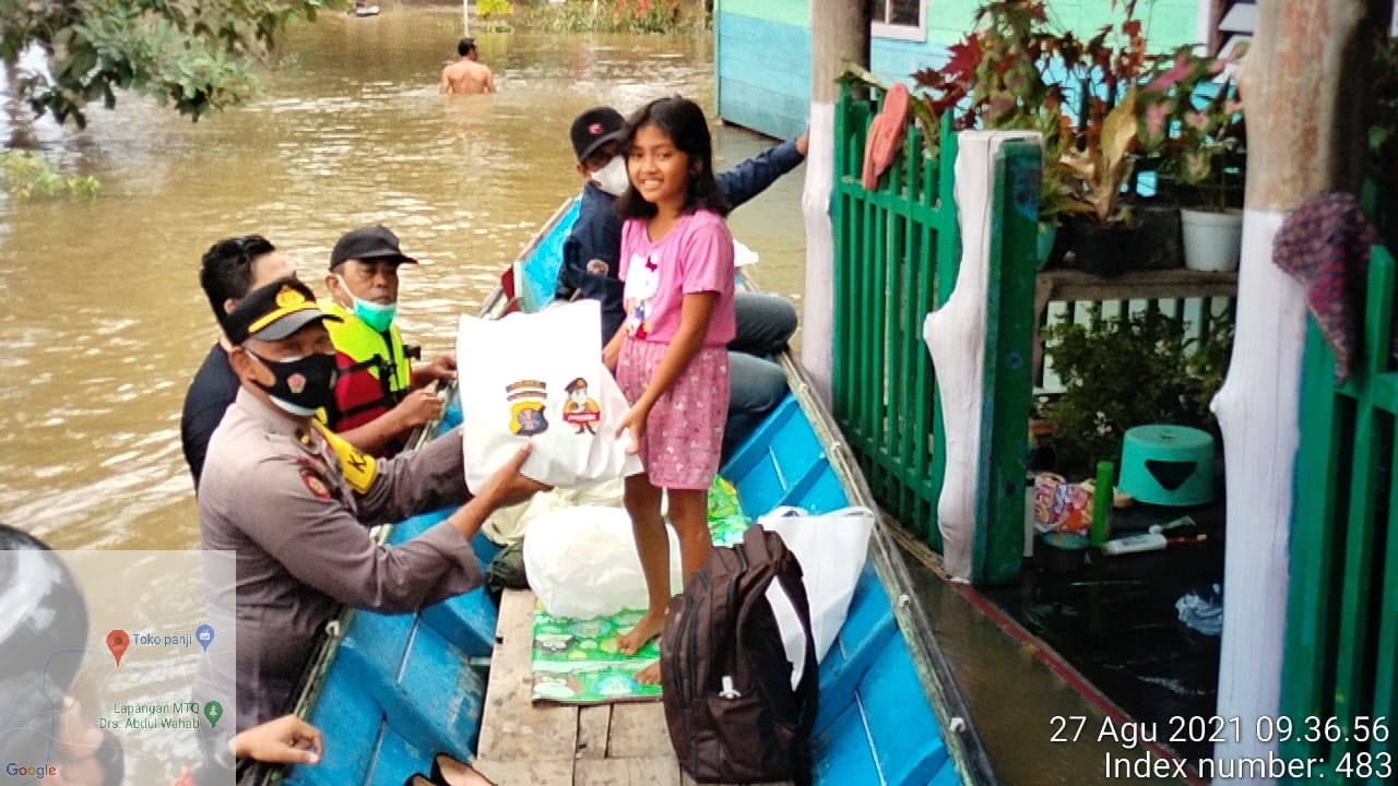 Polsek Arut Utara Bagikan Sembako dan Pemberian Obat 