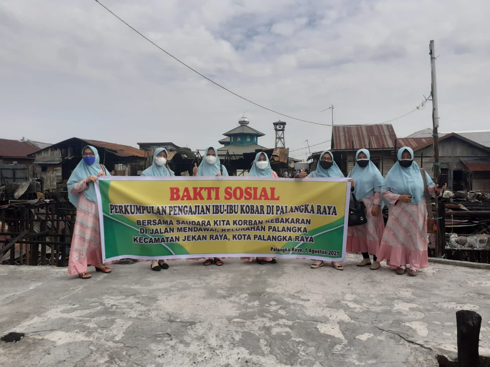 Kepedulian Pengajian Warga Kobar untuk Warga Mendawai