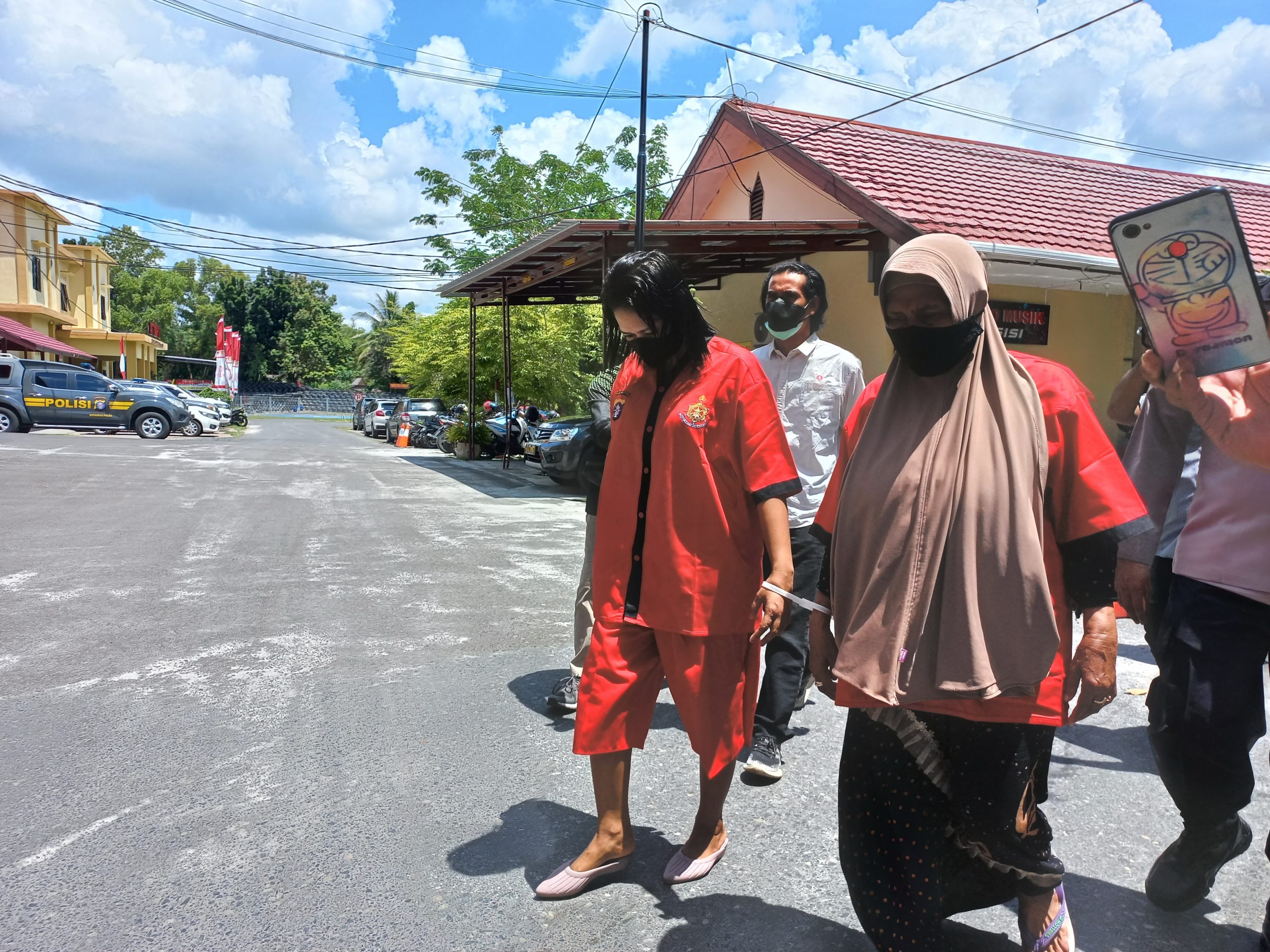 Nenek 65 Tahun dan 4 Pengedar Sabu Diringkus