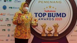 Bupati Kobar Raih Penghargaan Top Pembina BUMD Award 2021