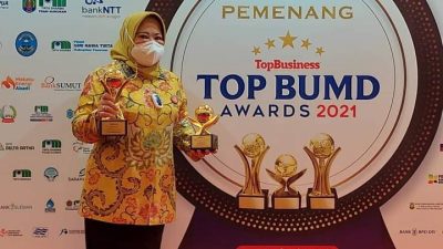 Bupati Kobar Raih Penghargaan Top Pembina BUMD Award 2021