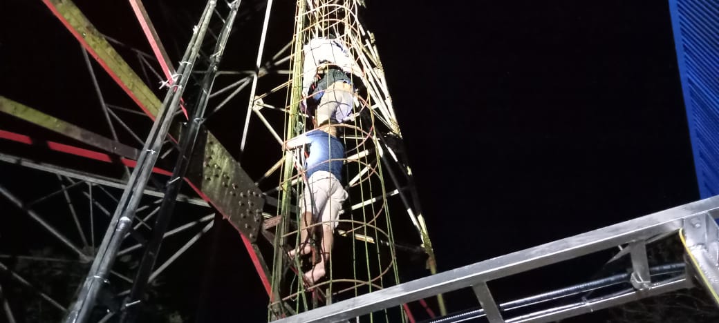 Korban PHK dan Putus Cinta Panjat Tower TVRI