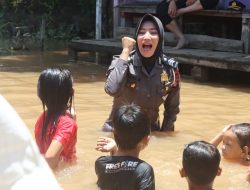 Polda Kalteng Pulihkan Trauma Anak Korban Banjir Polda Kalteng Pulihkan Trauma Anak Korban Banjir