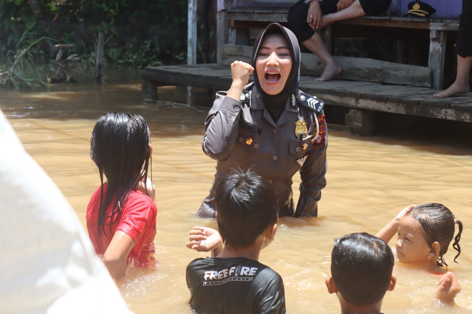 Polda Kalteng Pulihkan Trauma Anak Korban Banjir