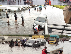 Air Masih Dalam, Minibus Jangan Melintas Air Masih Dalam, Minibus Jangan Melintas