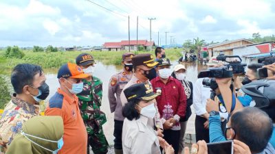 Bupati Pupis dan Kapolres Meninjau Kondisi Banjir