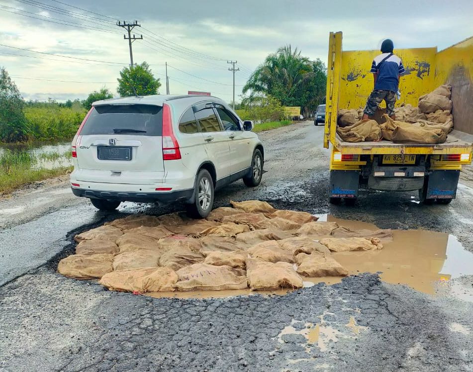 Jalan Bukit Rawi Mulai Diperbaiki