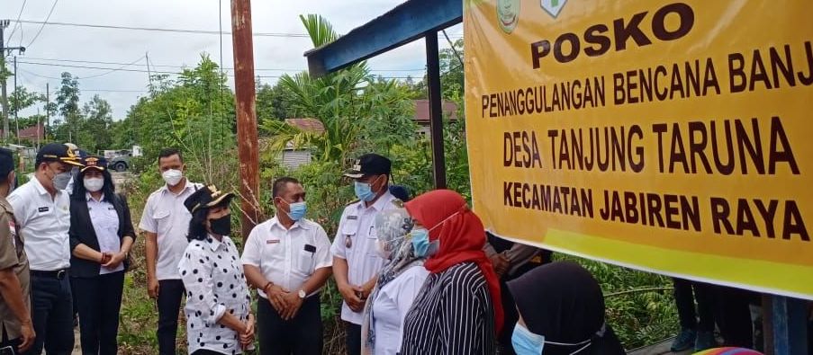 Bupati Pulpis Serahkan 6 Ton Cadangan Beras untuk Korban Banjir