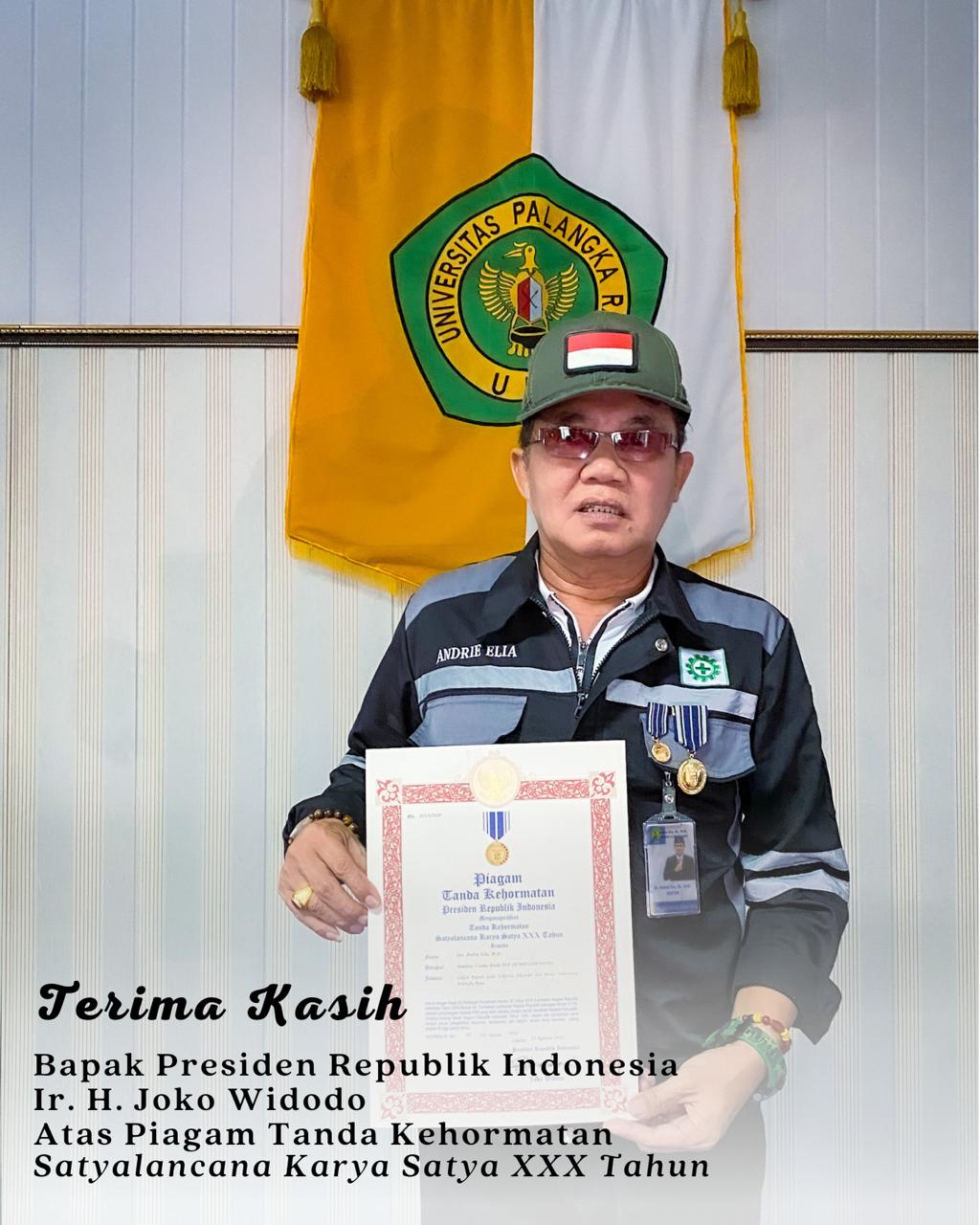 Rektor UPR Terima Satyalancana Karya Satya dari Presiden