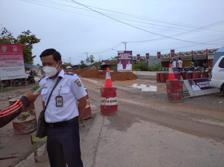 GUBERNUR HARUS ADIL!