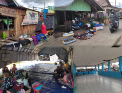 Banjir Surut, Pengungsi Tinggalkan Posko