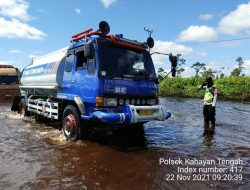 BANJIR PENDA BARANIA – Jalan Palangka Raya-Kuala Kurun Disekat