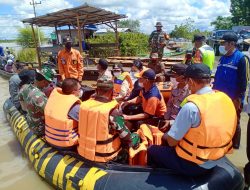 TINJAU LOKASI BANJIR – Bupati Pulpis Keluarkan 40 Ton Beras dan Sembako