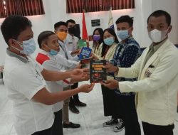 Ketua SMSI Kalteng Latih Jurnalistik Mahasiswa IAHN-TP Palangka Raya