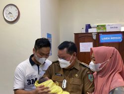 Suka Cita Bupati Kotim Sambut Kelahiran Cucu Pertama