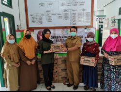 CEGAH STUNTING-Yustina Salurkan 4.760 Bantuan untuk 5 Kabupaten