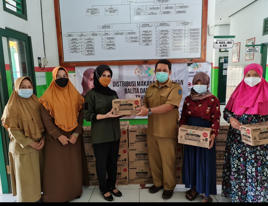 CEGAH STUNTING-Yustina Salurkan 4.760 Bantuan untuk 5 Kabupaten