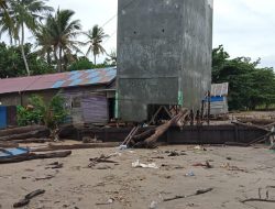 Angin Kencang dan Ombak 4 Meter Hantam Desa Cemantan