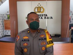 JALAN RUSAK-Polisi Kawal Aksi Damai Masyarakat Gumas 