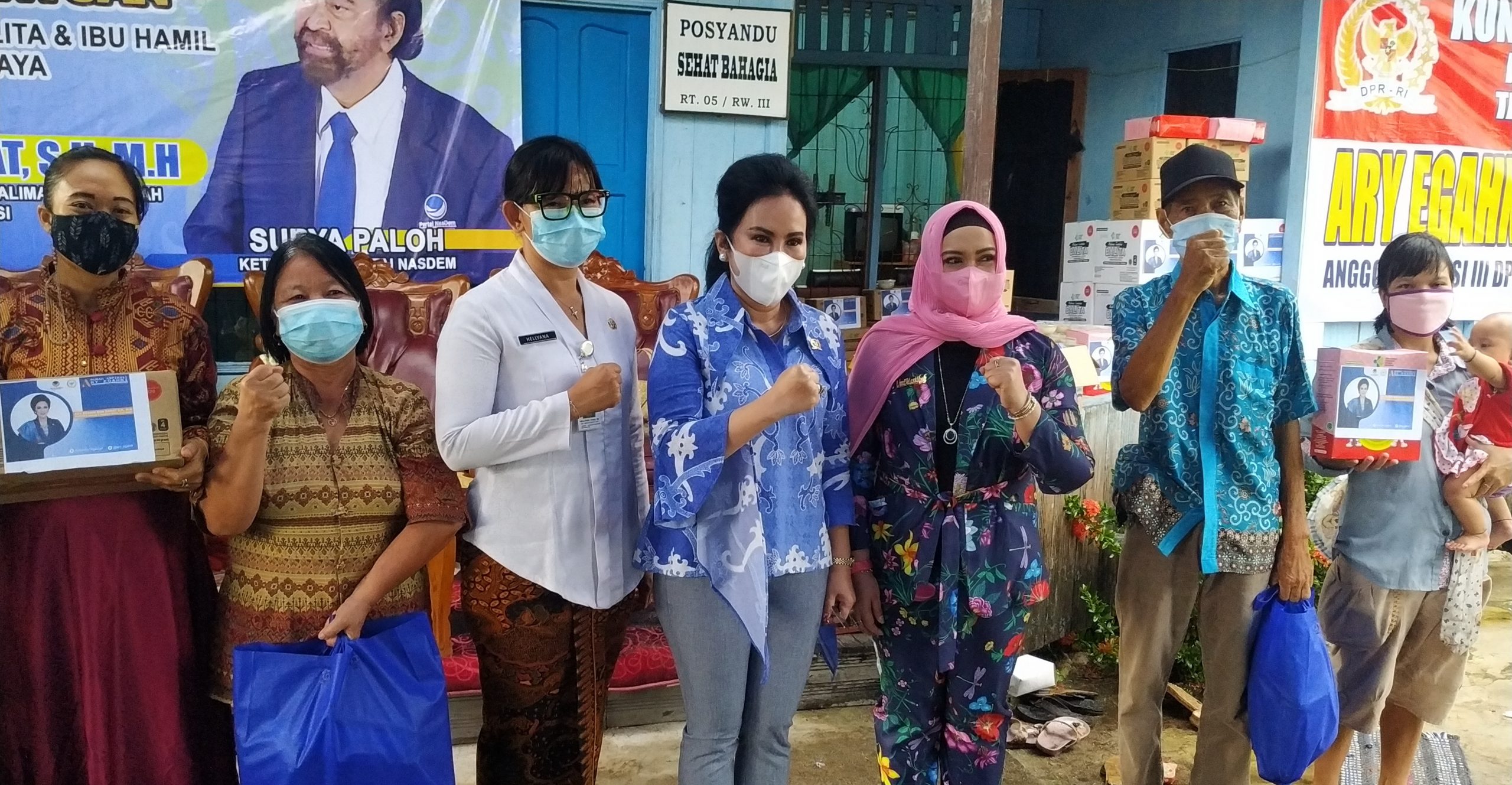 Ary Egahni Bagikan Ratusan Paket Pangan Penunjang Gizi