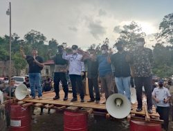 Bupati Gunung Mas Redam Aksi Massa